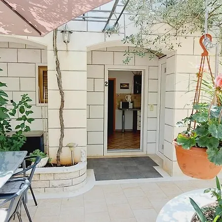 Apartments Darija & Pero Pucisca Exterior photo