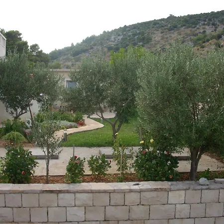 Apartments Darija & Pero Pucisca Exterior photo